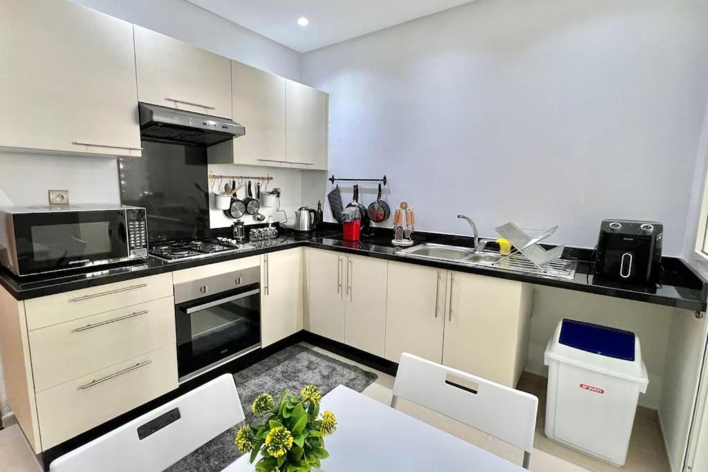 N4 Appartement, Luxe Et Confort Sur La Corniche De Essabah Rabat